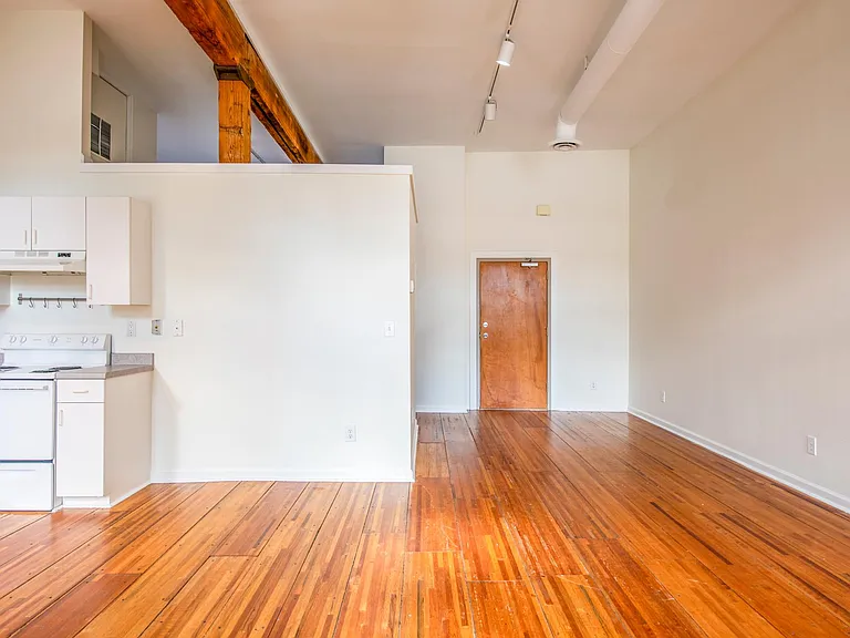 305 Peters St SW #1 — Photo 6