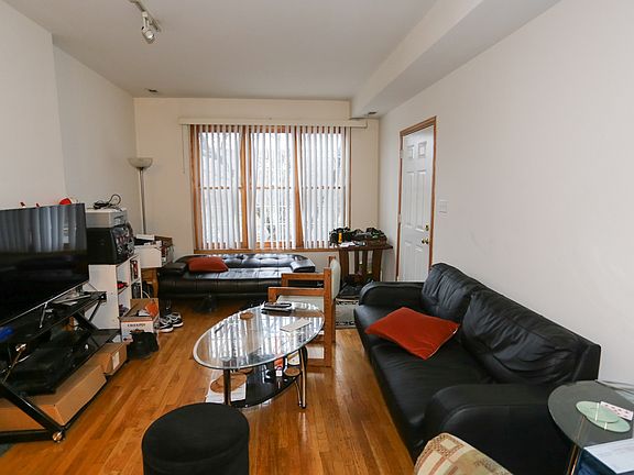 3rd image of 916 N Paulina St APT 02