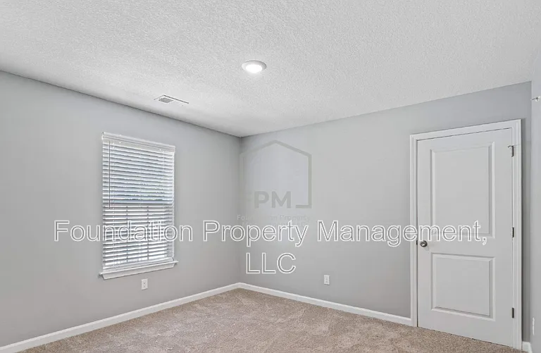 1470 Lyndale Ave — Photo 15