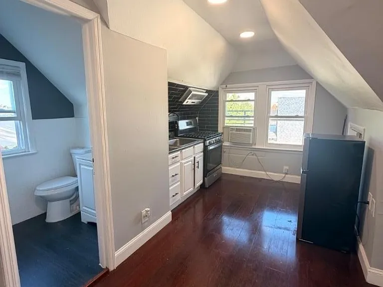 925 South St — Photo 2