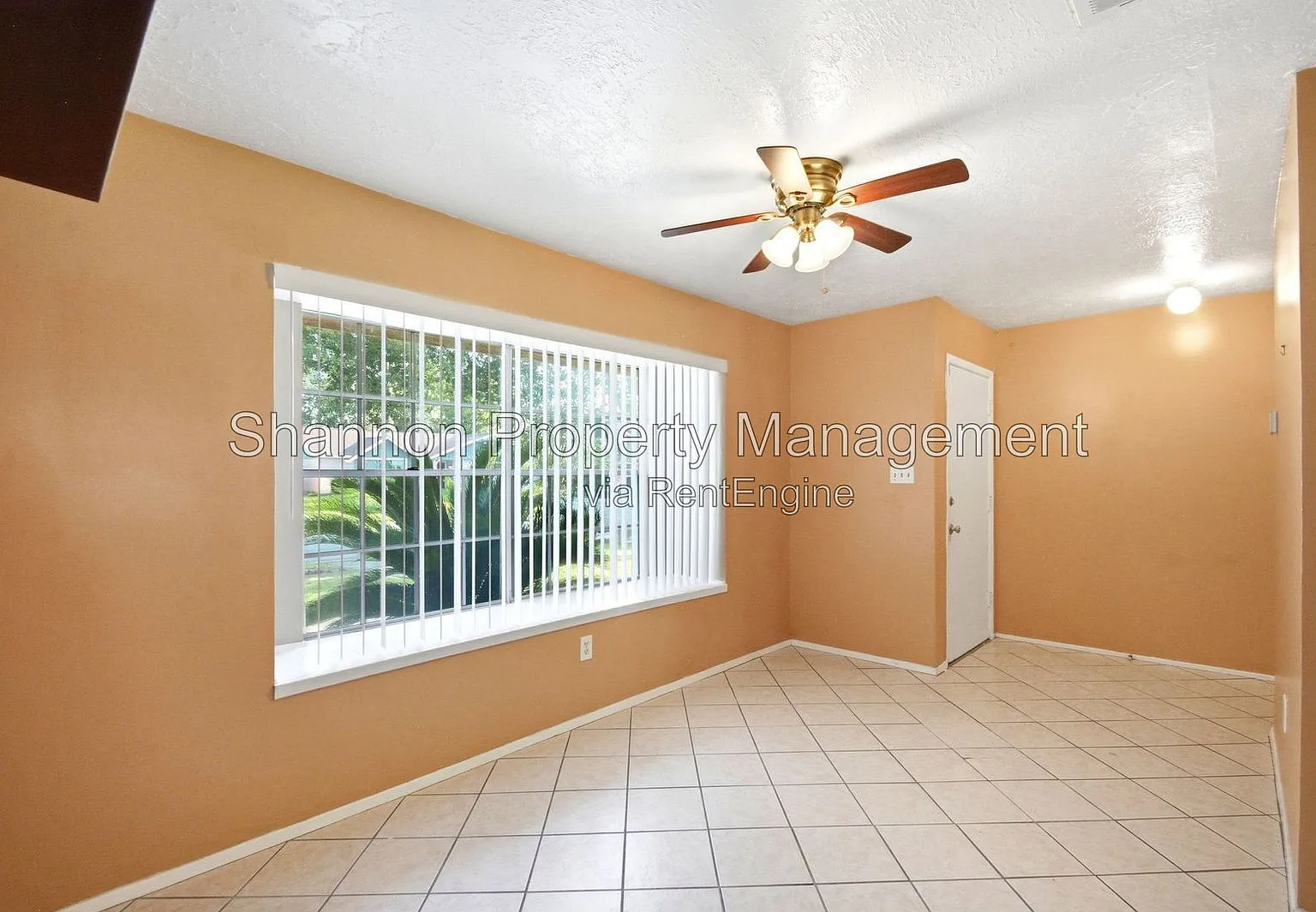 3 bed, 2.0 bath, 1976 sqft, $1,850 — Photo 4