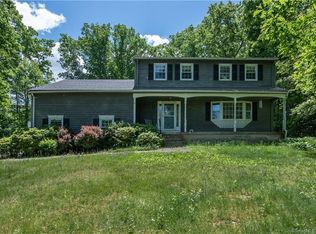 27 Hampden Cir, Simsbury, CT 06070