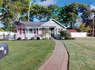 33 Elizabeth Ave, Smithtown, NY 11787