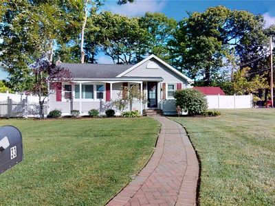 33 Elizabeth Ave, Smithtown, NY, 11787