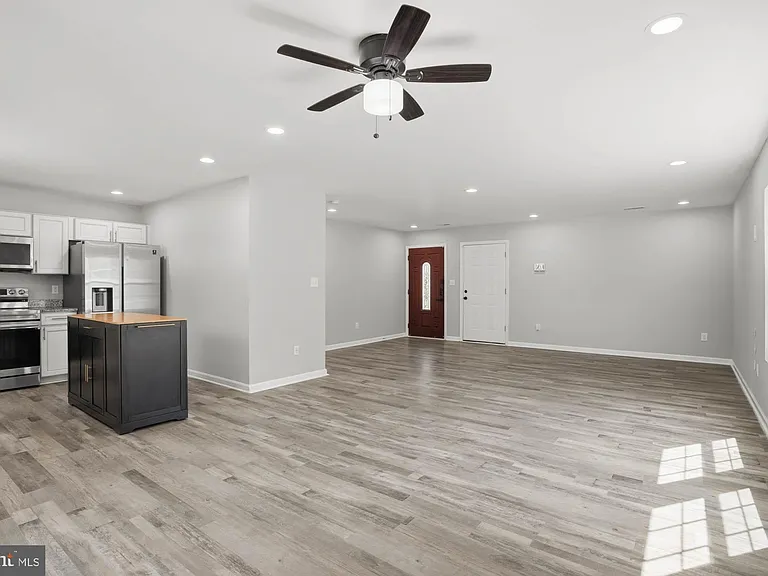 283 Shorewood Dr — Photo 9