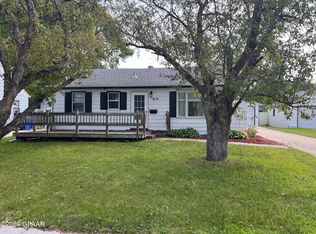 810 18th St S, Fargo, ND 58103