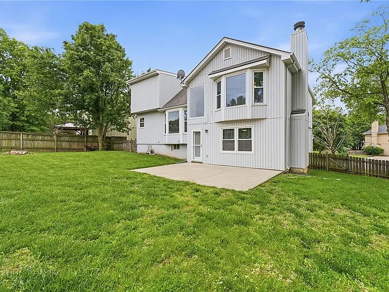 11811 Slater St — Photo 26