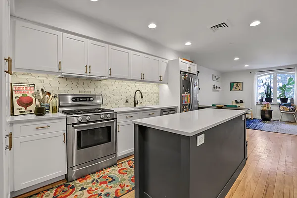Sold by Dwell Residential Inc | media 3
