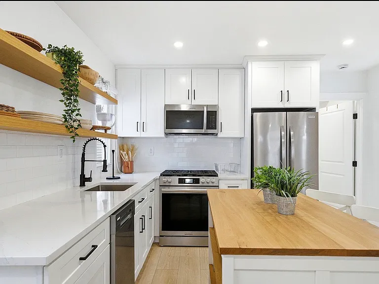 163 Seabreeze Ave — Photo 3