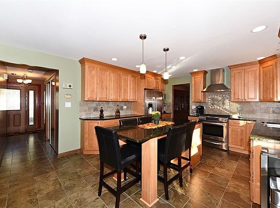 4th image of 18W131 Holly Ave