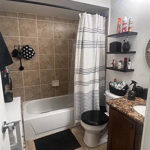 202 Riverbend Dr #204 — Photo 11