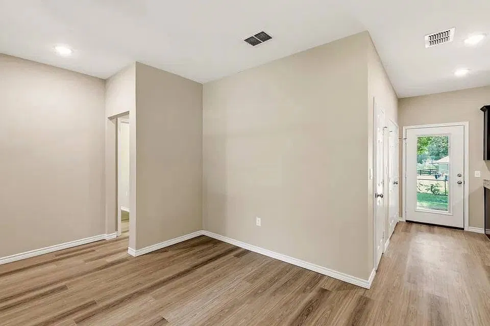 3 bed, 1331 sqft, $1,900 — Photo 4