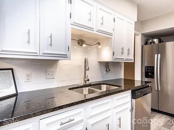4th image of 4340 N Center St Unit 203