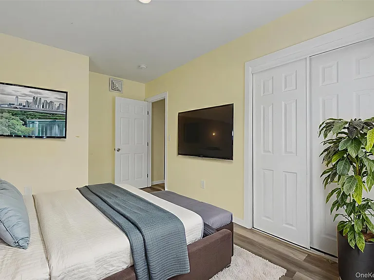61 Carson Ave — Photo 9