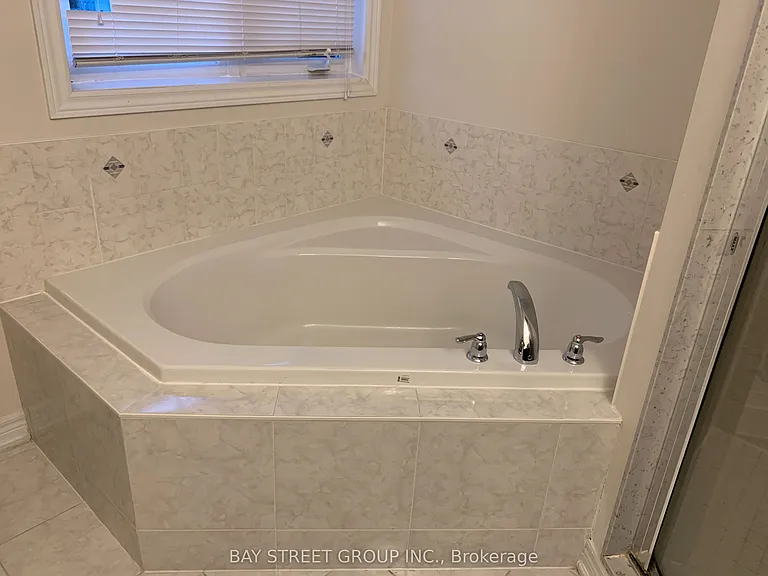 87 Hammersly Blvd — Photo 18