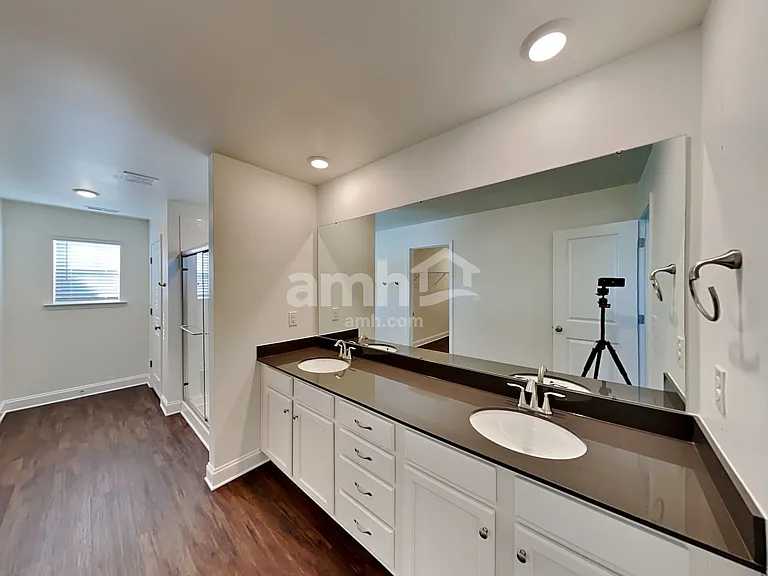555 Rivermist Dr — Photo 17