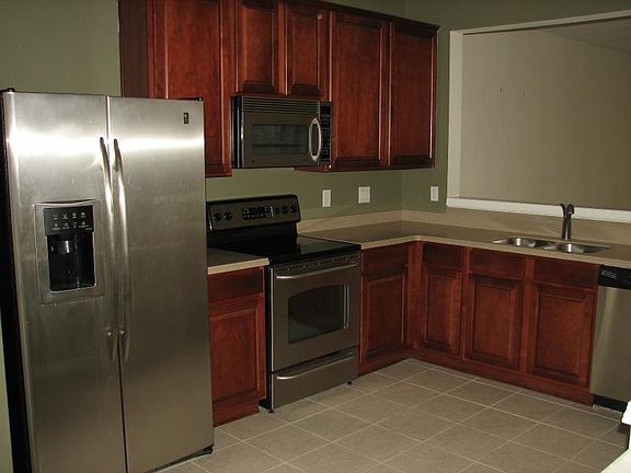 4th image of 4197 Highwood Dr