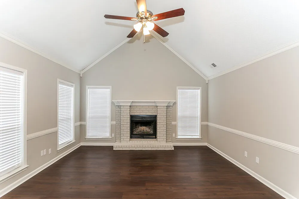 3 bed, 2.0 bath, 1300 sqft, $1,680 — Photo 3