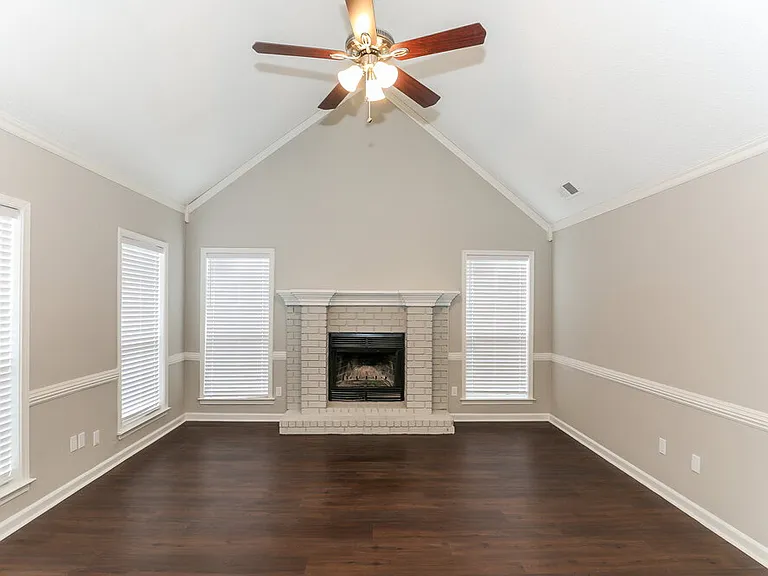 5896 Pipers Green Ln — Photo 3