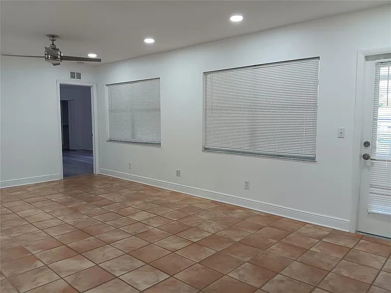 4864 Lake Charles Dr N — Photo 11