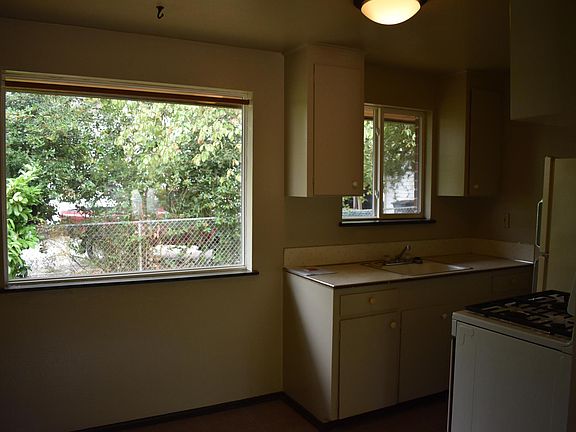 2nd image of 10912 Lakeview Ave SW #2