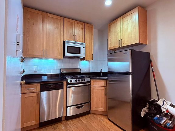 2nd image of 326 E 82nd St APT 1B