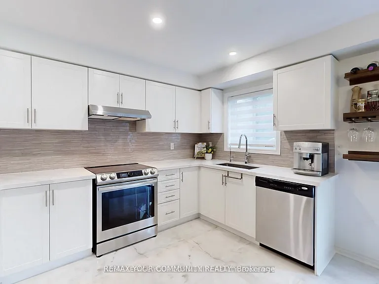 52 Four Seasons Cres — Photo 6