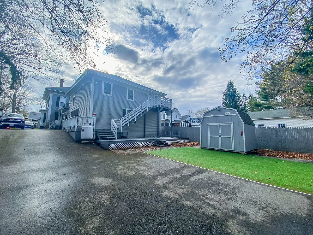 Building Photo - 70 Elm St #2