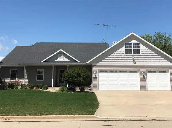 1107 Twin Harbor Dr, Winneconne, WI 54986