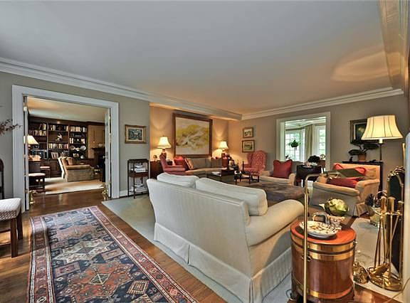5th image of 406 W Brookfield Dr