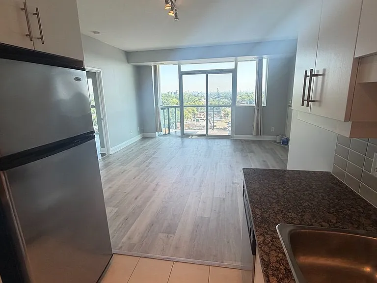1 Hurontario St #1005 — Photo 11