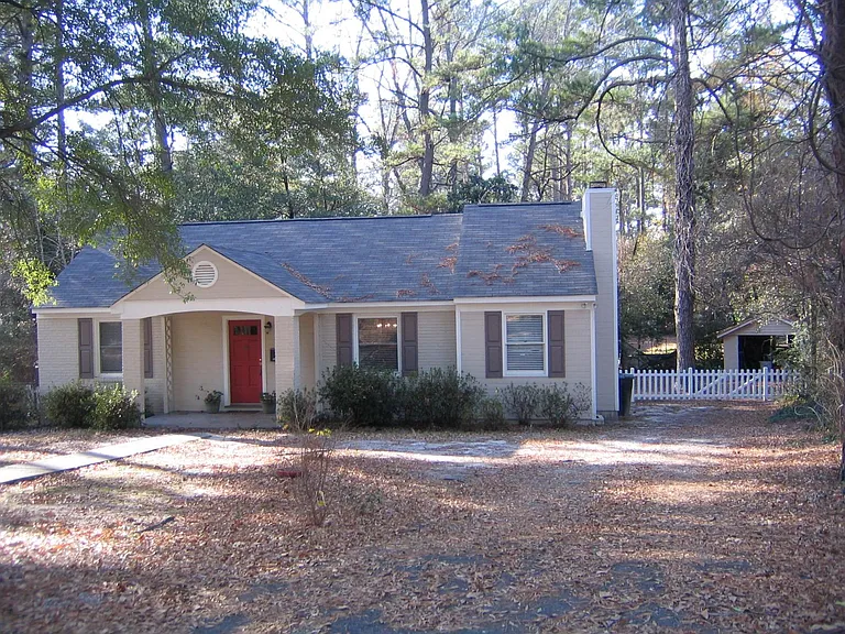 2411 Rigby Dr — Photo 1