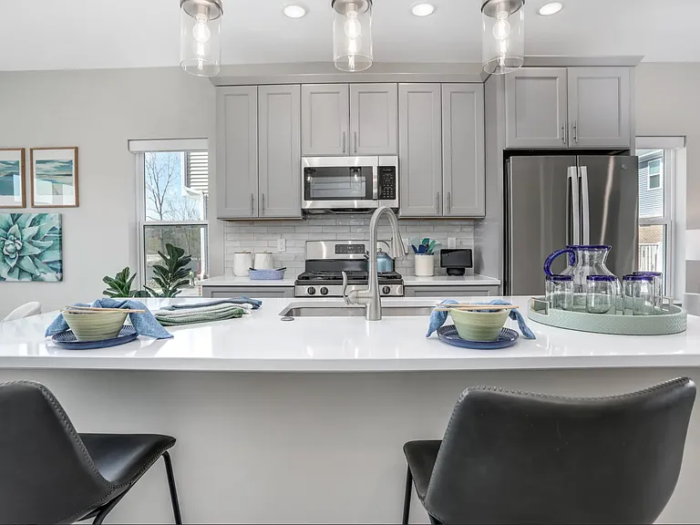 777 Canterbury Ln — Photo 3