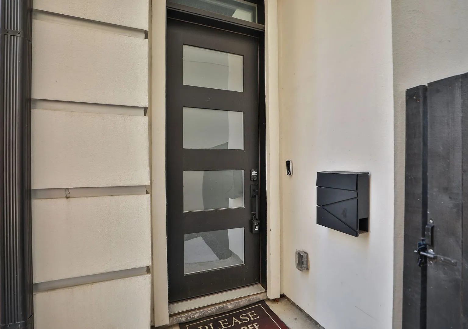 Luxury Lease Offering $500 Off 3rd Months' Rent Apply By 09/15 Gated 4-Story Home | 3 Bed, 3.5 Ba... — Photo 4