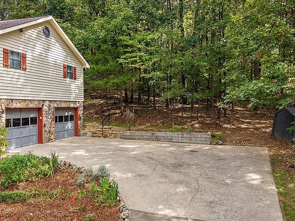5th image of 320 Old Lake Rd