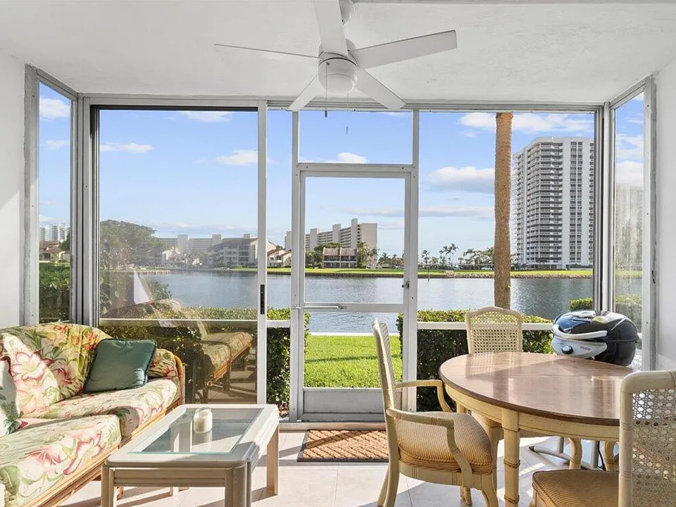 20 Yacht Club Dr #104