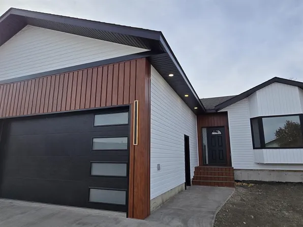 5706 43a St, Vegreville, AB T9C 1E3