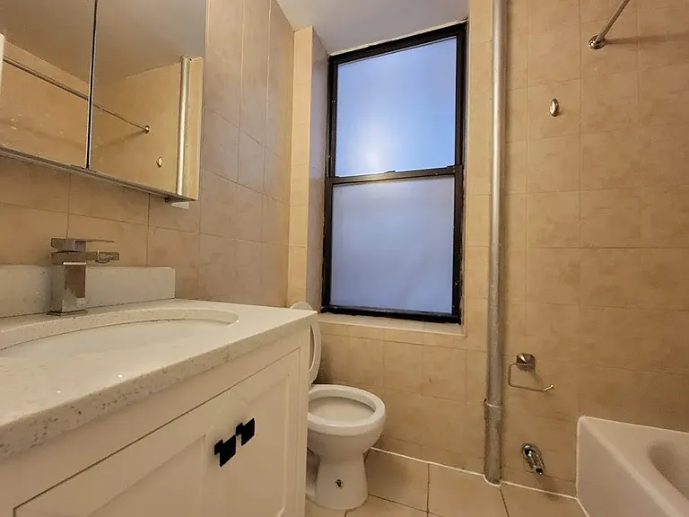 251 W 81st St #5Q — Photo 6