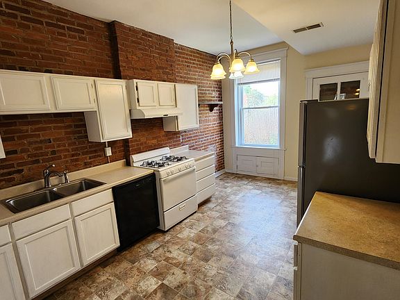3rd image of 3223 Magnolia Ave #A