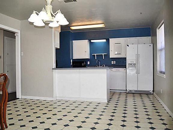 5th image of 2845 Belhaven Dr