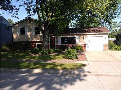 1st image of 452 Deerwood Ave E