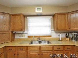 1407 12th St, Highland, IL