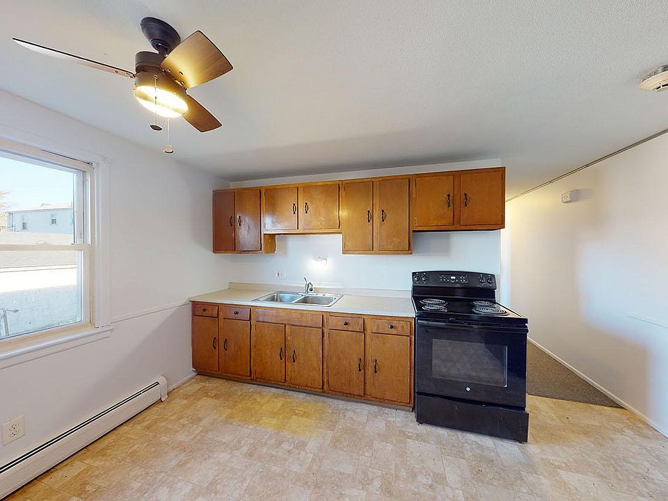 1st image of 127 Trenton St APT 8