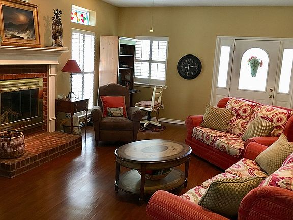 3rd image of 420 Whippoorwill Ln