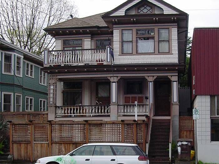 2512 SE Belmont