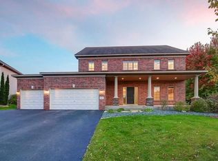 1011 Overlook Dr, Carver, MN 55315