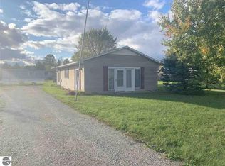 3305 N 3 1/2 Rd, Mesick, MI 49668