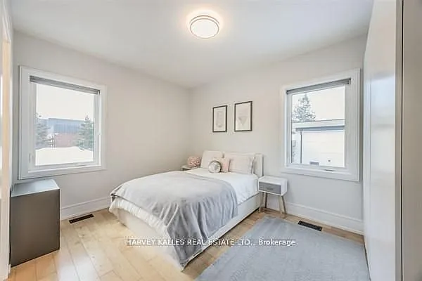 3279 Lakeshore Rd — Photo 36