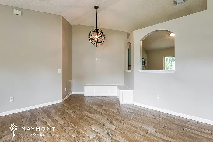 3 bed, 2.0 bath, 1190 sqft, $1,875 — Photo 4