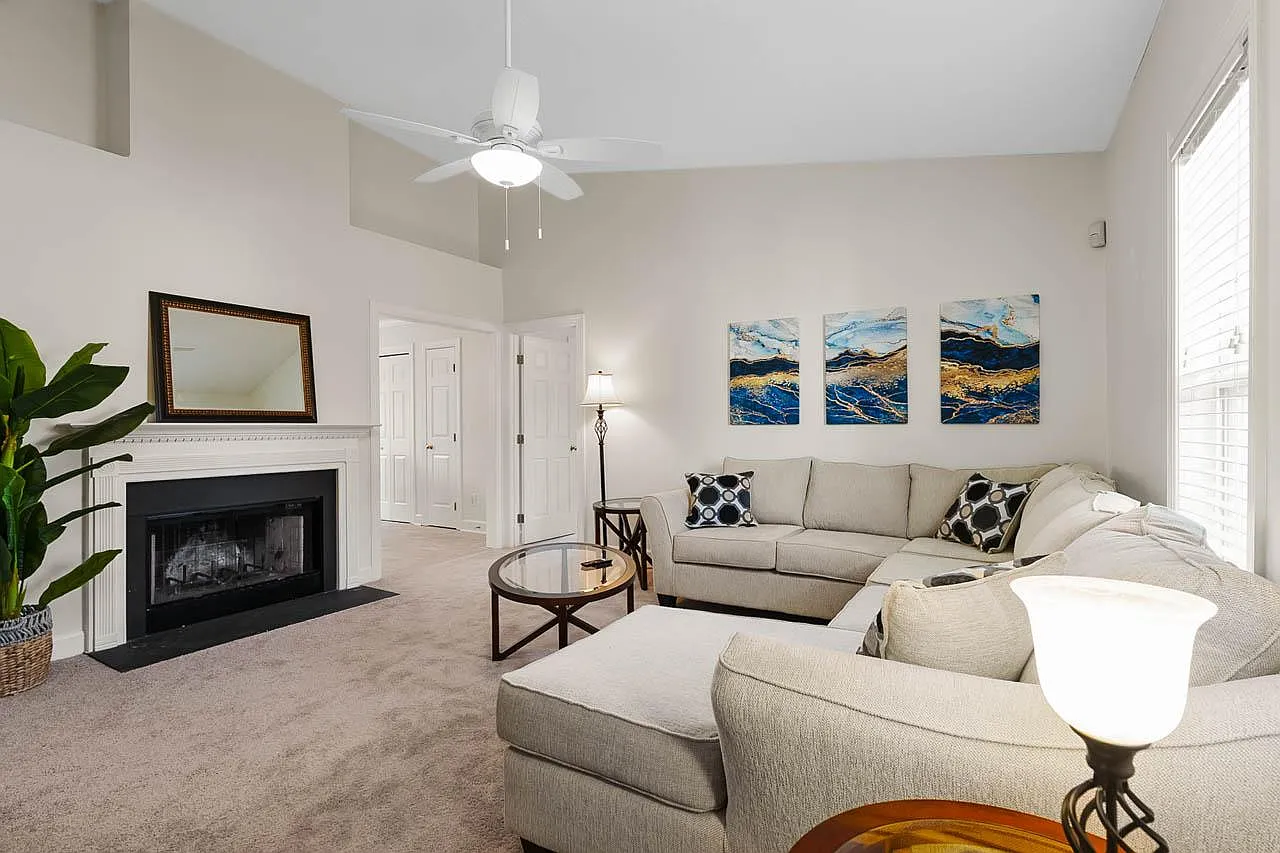 3 bed, 1137 sqft, $2,800 — Photo 1